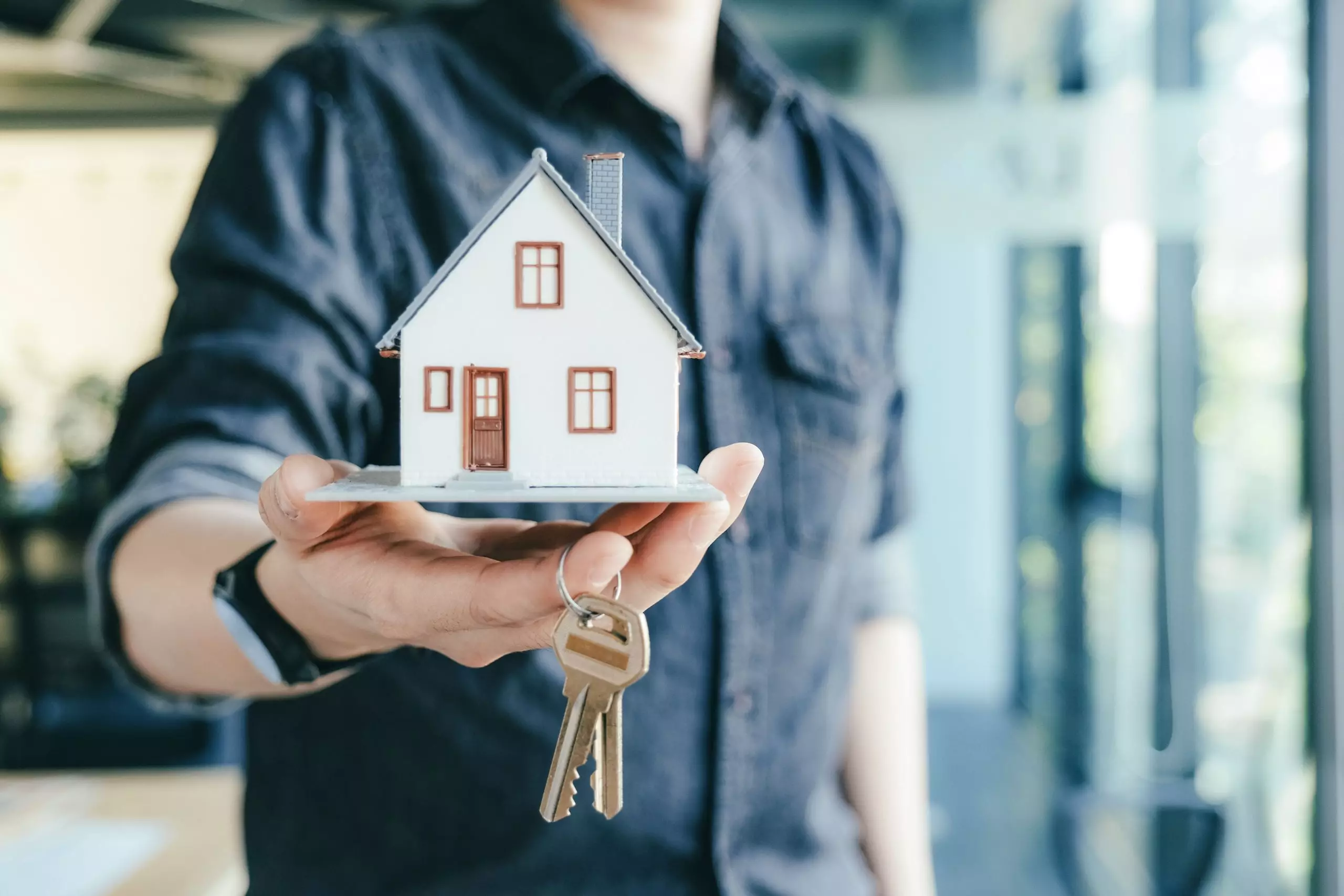 Man holding miniature and keys in his hands